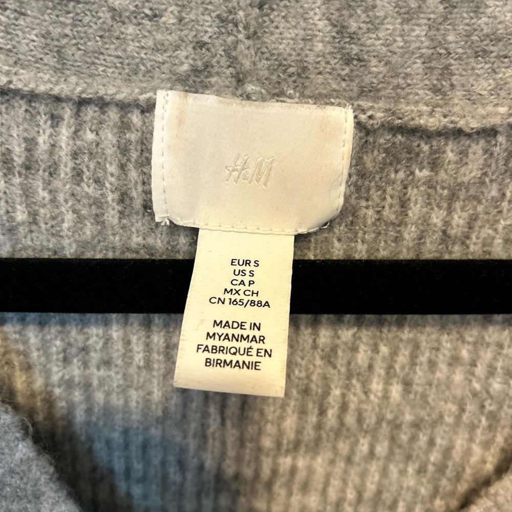 H&M Light Gray Ribbed Knit Cardigan - Picture 4 of 4
